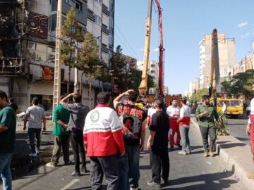 اعزام تیم‌های پشتیبان هلال احمر به آتش سوزی مجتمع سیمان سبزوار