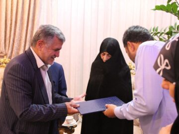 دیدار «امانی» با خانواده سرلشکر شهید شادمانی