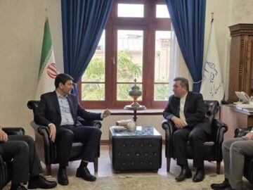 تأکید رئیس سازمان ثبت و وزیر ارتباطات بر توسعه خدمات الکترونیکی سریع