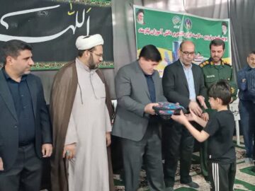 توزیع ۷۰۰ بسته لوازم‌التحریردر بین دانش‌آموزان کم برخودار مهران