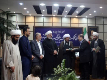 آئین تجلیل از منتخبین بومی «نهضت زندگی با آیه‌ها» در زرقان برگزار شد
