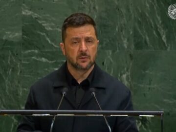 زلنسکی: روسیه آتش‌بس و پایان جنگ را رد می‌کند!